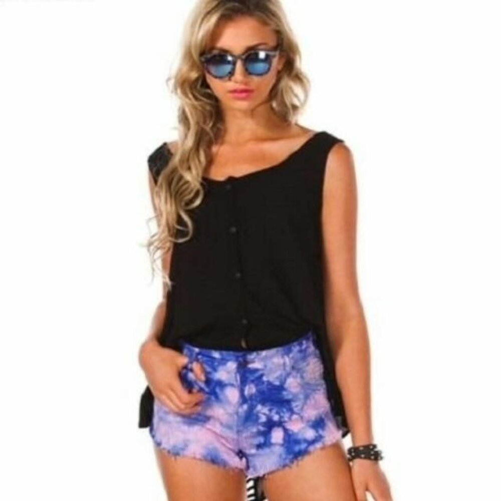 RUSTY Palmer Tie Dye Pink Blue Festival Frayed Cut-Off Denim Shorts - Picture 2 of 4